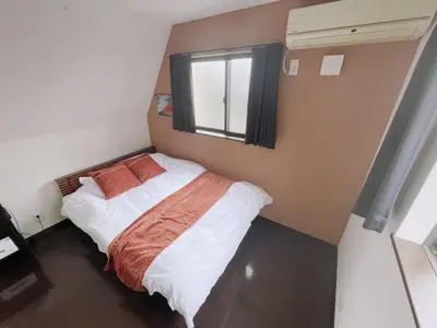 a small bedroom with a bed and a window at jtr\u6771\u5927\u4e952\u4e01\u76ee in Tokyo