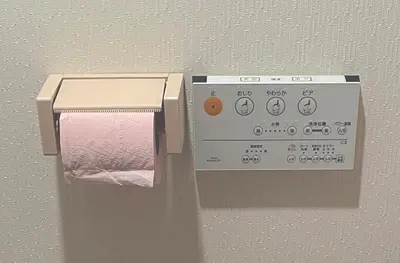 a model of a box with a pink mattress at jtr\u6771\u5927\u4e952\u4e01\u76ee in Tokyo