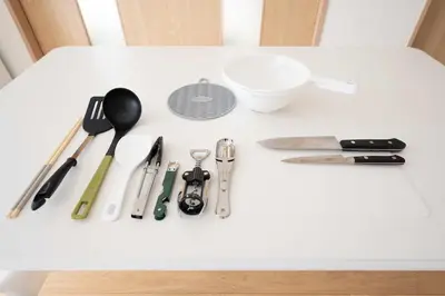 a white table with some utensils on it at bai\u56db\u3064\u67282\u4e01\u76ee101 in Tokyo