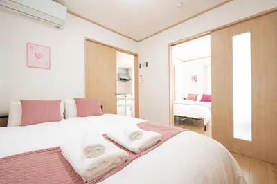 a bedroom with a large bed with towels on it at bai\u56db\u3064\u67282\u4e01\u76ee101 in Tokyo