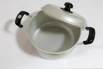 a tea pot with a lid on top of it at Perfect for sightseeing in Tokyo! 6 people! \u56db\u3064\u6728 in Tokyo
