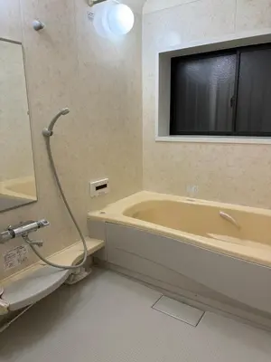 a bathroom with a bath tub and a television at \u79cb\u8449\u539f in Tokyo