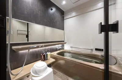 a bathroom with a bath tub next to a toilet at ENT TERRACE Asakusabashi in Tokyo