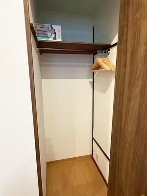 a room with a closet with a door open at Skytree-House\u4eac\u5cf6 in Tokyo