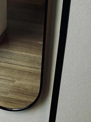 a mirror on a wall next to a wooden floor at \u30c8\u30e9\u30a4\u30a2\u30f3\u30b0\u30eb\u82e5\u5bae201 trianglewakamiya in Tokyo
