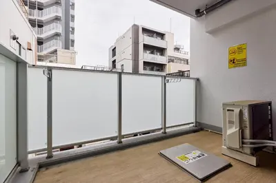 an empty room with a balcony with a tv on the floor at \u30a2\u30fc\u30d0\u30cd\u30c3\u30af\u30b9\u9326\u7cf8\u753aNorth in Tokyo