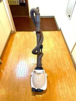 a toilet in the middle of a floor at Walk to Ikebukuro! 5min to Higashi-Ikebukuro Sta, Free Wi-Fi & Washer-Dryer in Tokyo