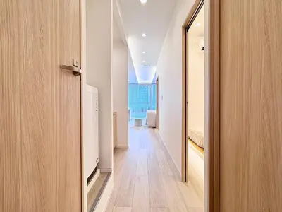 a hallway with a door leading to a room at POINT Apartment Hotel - Ueno - Asakusa - Iriya in Tokyo
