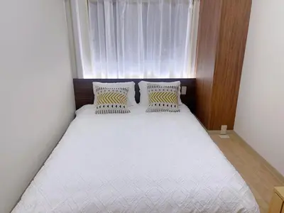 a bed with two pillows in a bedroom with a window at New \u6b4c\u821e\u4f0e\u753a222 \u6771\u65b0\u5bbf\u99c5\u5f92\u6b699\u5206 \u4f0a\u52e2\u4e39\u65b0\u5bbf\u5f92\u6b69 8\u5206 \u65b0\u5bbf\u5fa1\u82d1\u5f92\u6b6914\u5206 in Tokyo