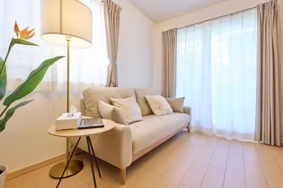 a living room with a couch and a table at \u30b7\u30e3\u30f3\u30d6\u30eb\u5357\u884c\u5fb3201 in Tokyo