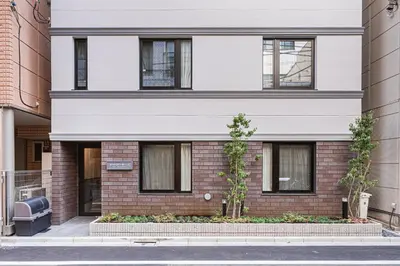 a red brick building with black windows at ZAITO-Terra hotel \u65b0\u5fa1\u5f92\u753a\u99c5\u5f92\u6b69\u4e09\u5206 in Tokyo