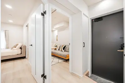 a hallway with a door leading to a living room at ZAITO-Terra hotel \u65b0\u5fa1\u5f92\u753a\u99c5\u5f92\u6b69\u4e09\u5206 in Tokyo