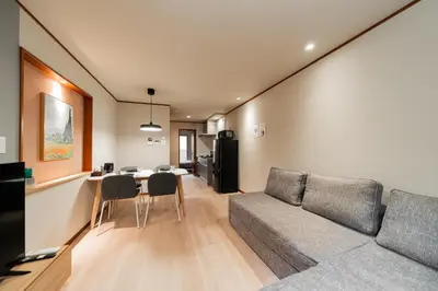 a living room with a couch and a table at New open \u843d\u5408\u5357\u957f\u5d0e\u7ad9 \u6b65\u884c5\u5206 \u8fd1\u65b0\u5bbf \u9644\u514d\u8d39\u505c\u8f66\u4f4d \u4e09\u5c42\u6574\u680b\u51fa\u79df -SJ0394 in Tokyo