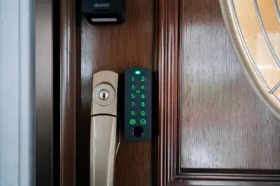 a remote control is attached to a door at New open \u843d\u5408\u5357\u957f\u5d0e\u7ad9 \u6b65\u884c5\u5206 \u8fd1\u65b0\u5bbf \u9644\u514d\u8d39\u505c\u8f66\u4f4d \u4e09\u5c42\u6574\u680b\u51fa\u79df -SJ0394 in Tokyo