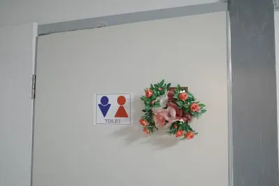 a door with a wreath and a sign on it at \u65b0\u5bbf5\u5206\u96a0\u308c\u5bbf in Tokyo