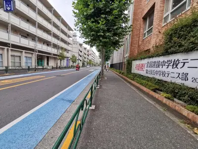 an empty street in a city with buildings at \u65b0\u5bbf5\u5206\u96a0\u308c\u5bbf in Tokyo
