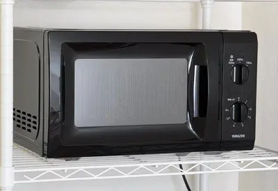 a black microwave oven sitting on a shelf at \u30a2\u30b9\u30d4\u30a2405 7-minute walk from Nishi-Sugamo Station in Tokyo