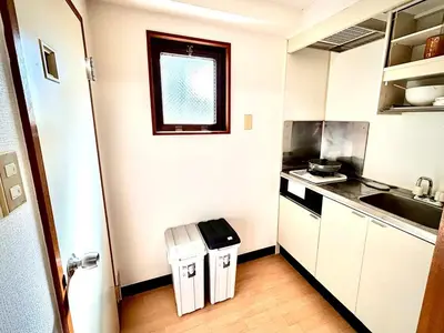 a small kitchen with white cabinets and a window at 2F 3 minutes walk from Nishi-Oi Station, Shinagawa Ward, 4 stations available, surrounded by commercial streets, rich life, convenient transportation in Tokyo