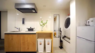 a small kitchen with a sink and a refrigerator at Akatsuki Ueno Park \u4e0a\u91ce\u52d5\u7269\u5712 \u4e0a\u91ce\u516c\u5712\u5f92\u6b69 4\u5206 in Tokyo