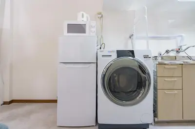 a washing machine and a microwave in a kitchen at Konoha Sangenjaya DZ4 in Tokyo