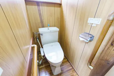 a small bathroom with a toilet in a boat at Konoha Sangenjaya DZ4 in Tokyo