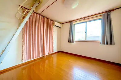 an empty room with a wooden floor and a window at Shinjuku Y HOTEL II 1 minute to 7-Eleven 6DK 2 bathrooms in Tokyo