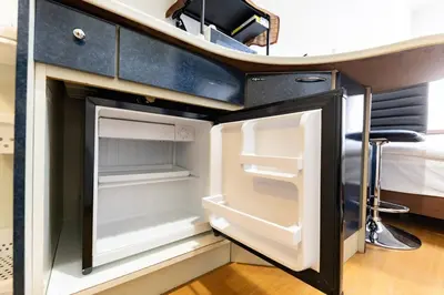 an empty refrigerator with its door open in a kitchen at \u7acb\u5730\u6700\u9ad8 \u65b0\u5bbf\u6b4c\u821e\u4f0e\u753a \u65b0\u5bbf\u99c5\u5f92\u6b69\u570f\u5185 \u6700\u59273\u540d\u69d8\u307e\u3067\u5bbf\u6cca\u53ef\u80fd 6\u8def\u7dda\u5229\u7528\u53ef\u80fd 6\u6b73\u4ee5\u4e0b\u306f\u7121\u6599\u3067\u3059 in Tokyo