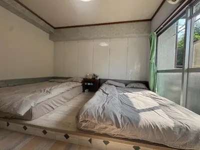 a bedroom with two beds and a window at \u548c\u98a82\u897f\u5317\u53e3 in Tokyo