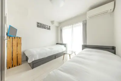 a bedroom with two beds and a window at \u677f\u6a4b\u533a yuga house\u99c5\u8fd1102 in Tokyo
