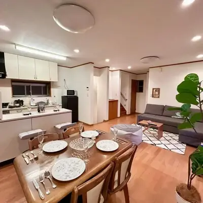 AiES新小岩 新小岩站走8分 繁华商店街旁 最大12人 直达机场秋叶原新宿 旅馆内带免费停车场庭院露台 邻公园