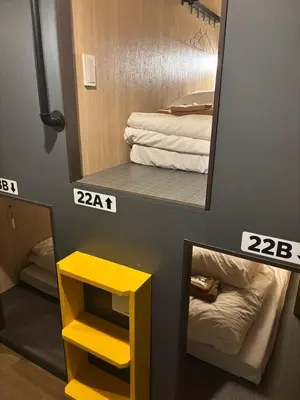 a room with a mirror and a room with a bed at Meguro Midori Hotel in Tokyo