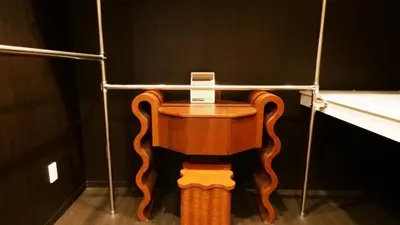 a wooden chair in a room with a pole at \u6771\u65b0\u5bbf\u99c5\u5f92\u6b695\u5206 \u65b0\u5bbf\u5fa1\u82d1 \u591a\u56fd\u7c4d\u30b0\u30eb\u30e1\u597d\u30a2\u30af\u30bb\u30b9 YoS4 in Tokyo
