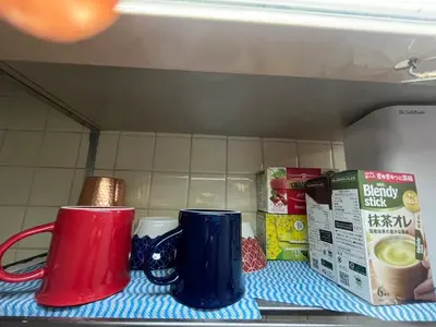 two coffee mugs sitting on a kitchen counter at Tokyo Maneki Stay Gotokuji in Tokyo
