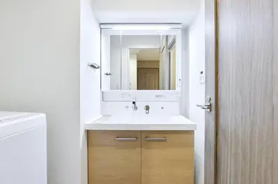 a bathroom with a sink and a mirror at Azabu artemis in Tokyo