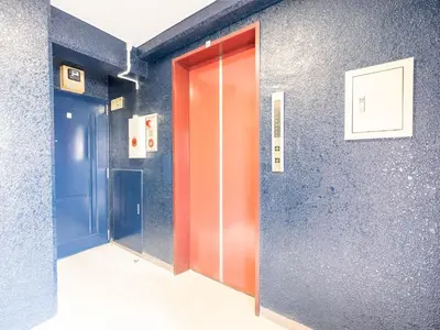 an orange door in a room with blue walls at Ilman Hishimo Mansion - Vacation STAY 19432 in Tokyo