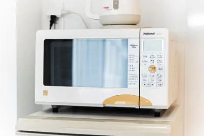 a microwave oven sitting on top of a shelf at NDZ203 3 min walk to station, 2 lines, Yamanote Line, high-speed Wi-Fi in Tokyo