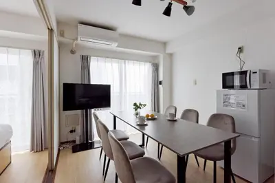 a kitchen and dining room with a table and chairs at \u30bd\u30ec\u30a2\u30fc\u30c9\u9418\u30f6\u6df5 in Tokyo