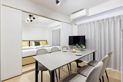 a room with a dining table and a bed at \u30bd\u30ec\u30a2\u30fc\u30c9\u9418\u30f6\u6df5 in Tokyo