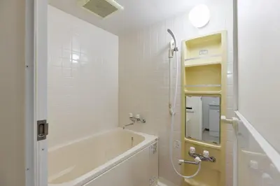 a bathroom with a bath tub and a mirror at \u30bd\u30ec\u30a2\u30fc\u30c9\u9418\u30f6\u6df5 in Tokyo