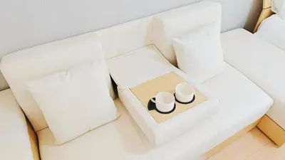 two cups on a box on a white couch at \u9326\u7cf8\u753a\u30fc804 in Tokyo