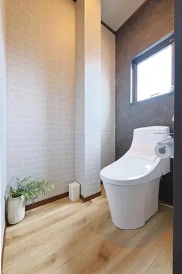 a bathroom with a tub and a toilet and a window at Oneness House Tokyo \u6771\u4eac\u56db\u30c4\u6728 in Tokyo