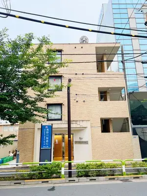a building with a sign on the side of it at \u4ea4\u901a\u4fbf\u5229 \u6c60\u888b\u5468\u8fba \u685c\u306e\u901a1-3\u4eba\u6c60\u888b4\u5206 \u65b0\u5bbf10\u5206 \u6e0b\u8c3714\u5206 \u76f4\u901a in Tokyo