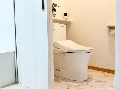 a bathroom with a white toilet in a room at Uenoyuyunoie - Vacation STAY 19367 in Tokyo