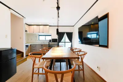 a kitchen and dining room with a table and chairs at \u30e1\u30fc\u30a4\u30f3\u65b0\u5bbf in Tokyo