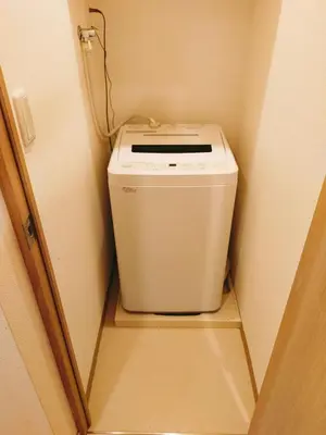 a washer and dryer in a small room at Galicia Ryogoku Skytree View & Easy Access to Asakusa in Tokyo