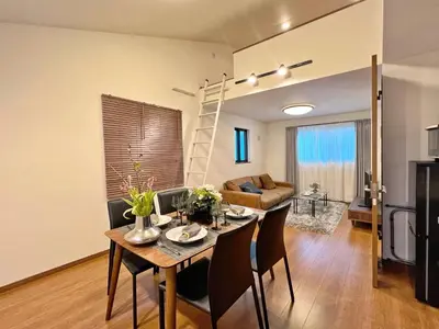 a living room with a table and chairs and a couch at \u6c60\u888b4\u4e01\u76ee\u8cb8\u5207\u4e00\u8ed2\u5bb6\u6700\u5927\u4e03\u540d in Tokyo