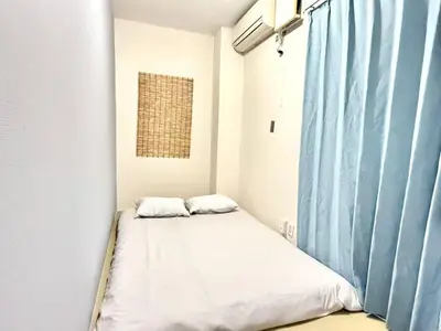 a small room with a bed and a window at \u5c71\u624b\u7dda\u5927\u585a\u99c5 family land 4LDK in Tokyo