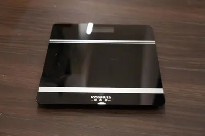 a black and white device sitting on a wooden table at \u56db\u5b63\u5b89\u3005 in Tokyo