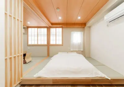 a bedroom with a large bed in a room at Oshiage SAIEI Hotel 201 in Tokyo