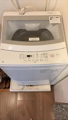 a microwave oven sitting on top of a counter at \u30b9\u30ab\u30a4\u30c4\u30ea\u30fc\u306e\u5bbf 502 in Tokyo